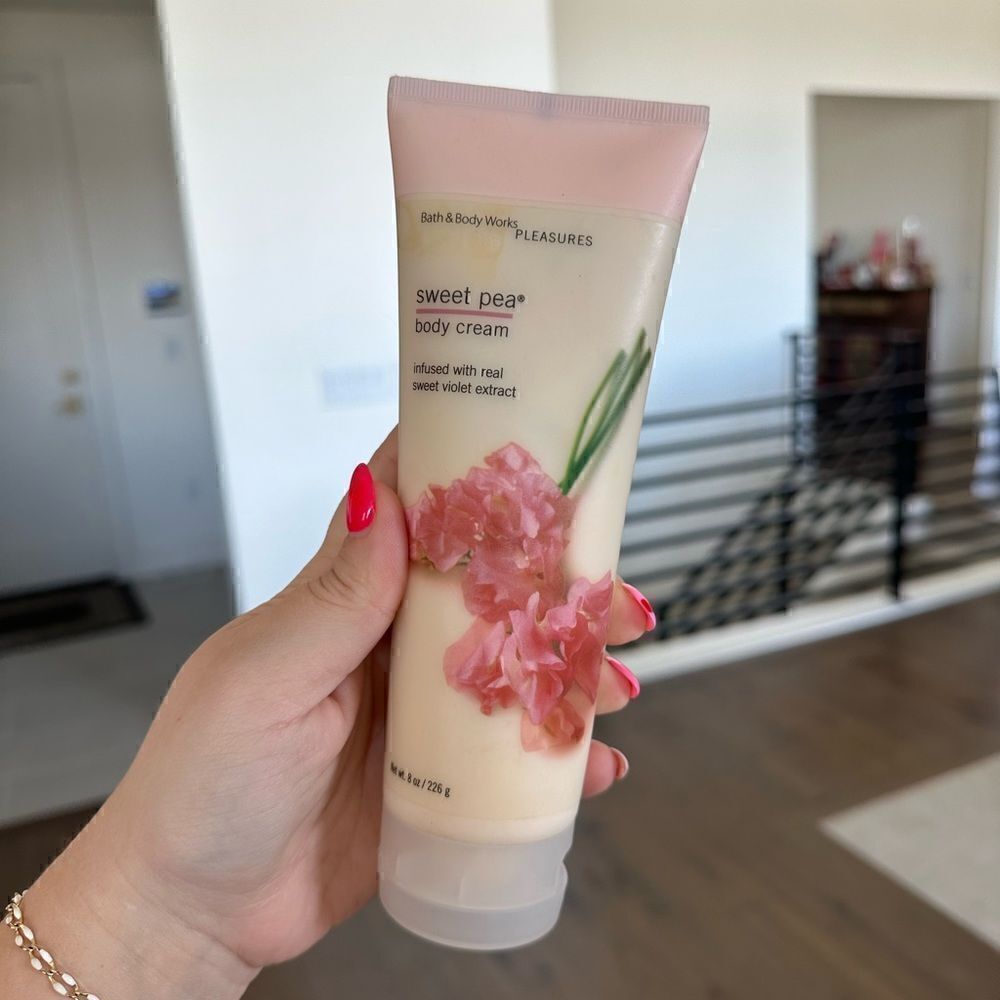 Retired sweet pea bath & body works body cream